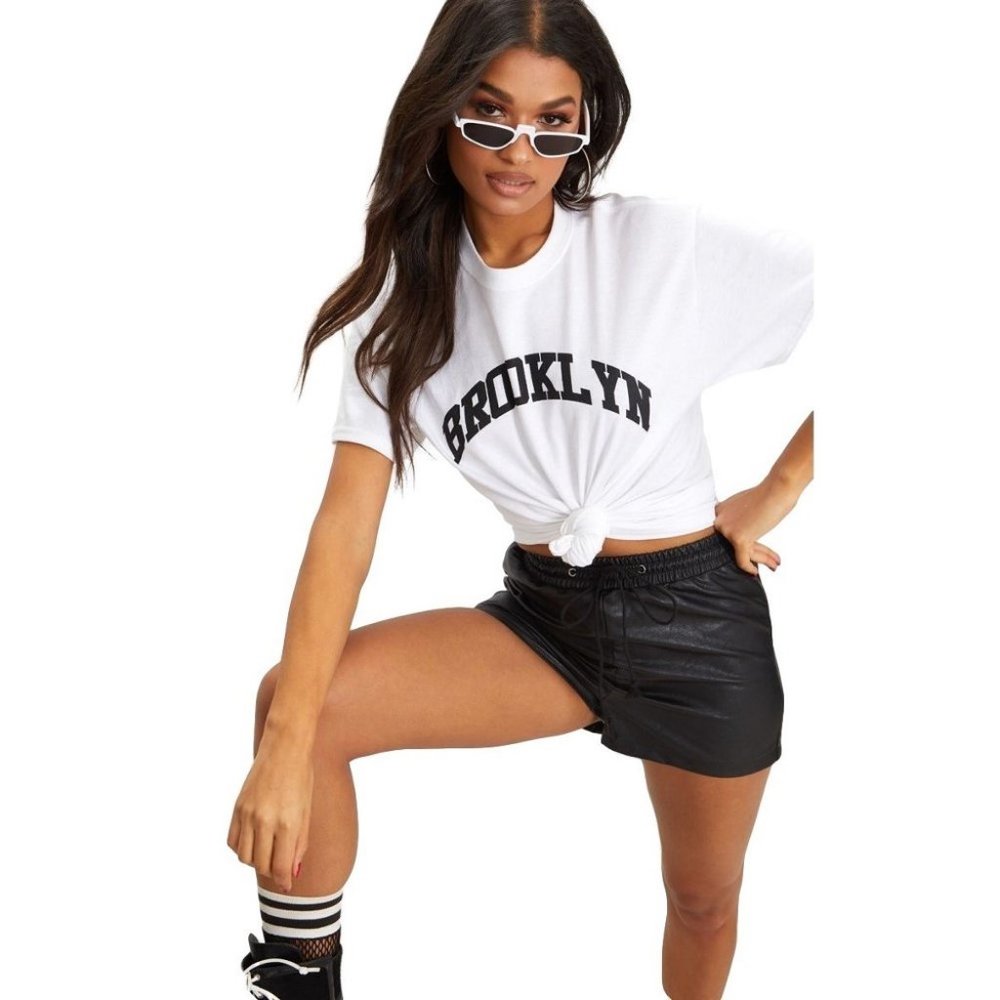 PrettyLittleThing Brooklyn Boyfriend Tee - Picture 5 of 8